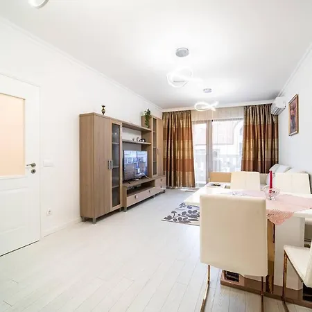 شقة Grand Karavel Center Lux فارنا